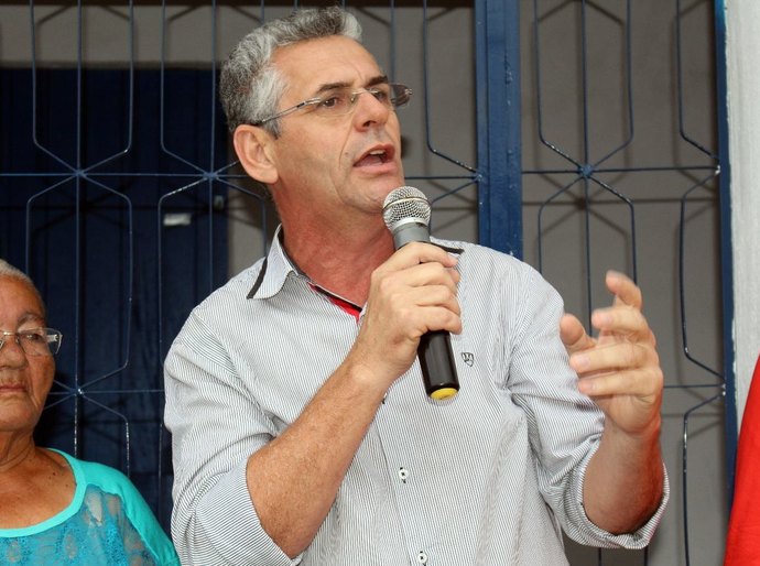 Prefeito de Ibateguara entrega mais uma moradia popular