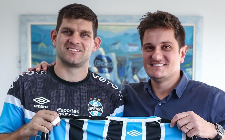 Grêmio anuncia renovação do zagueiro argentino Kannemann por mais dois anos