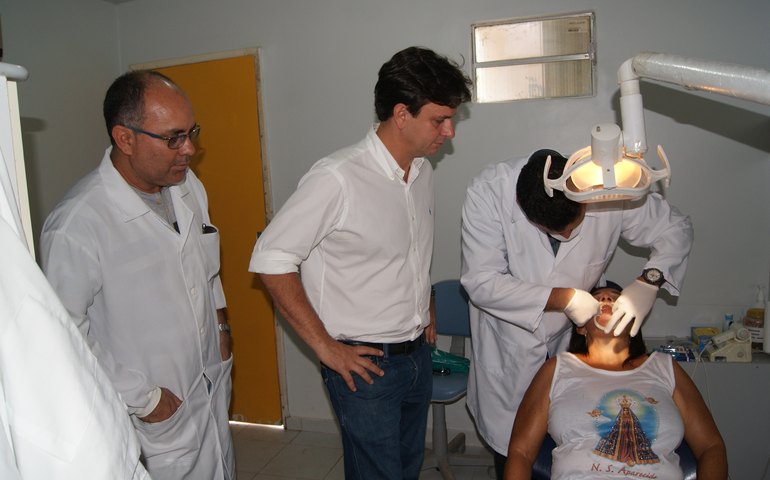 Jequiá da Praia: Mais de quarenta pessoas recebem próteses dentárias