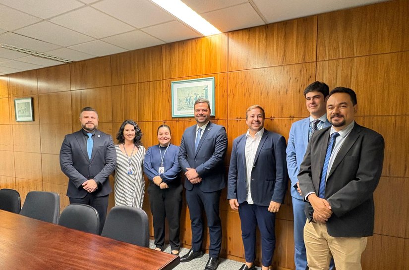 Presidente da Câmara visita Instituto Legislativo Brasileiro para ampliar parcerias
