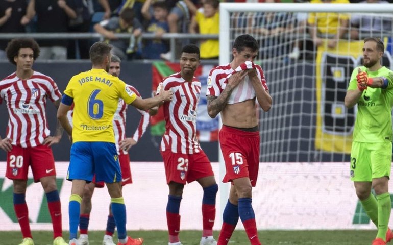 Após revés na Liga dos Campeões, Atlético de Madrid cai para o Cádiz no Espanhol