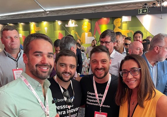 Representantes do Executivo gramadense assinam termo do programa RS Digital