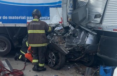 Bombeiros resgatam vítimas de grave colisão na BR-101, em Joaquim Gomes