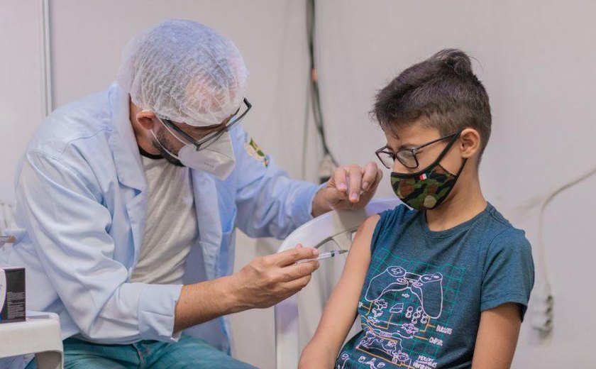 Saúde intensifica vacinação contra a Covid-19 em escolas e associações comunitárias