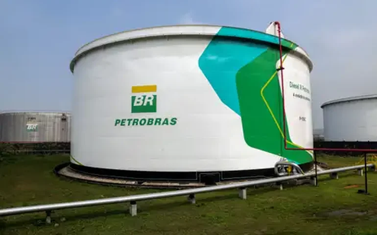 Apesar de instalar novas plataformas, Petrobras quer aumento zero de emissões, diz diretor