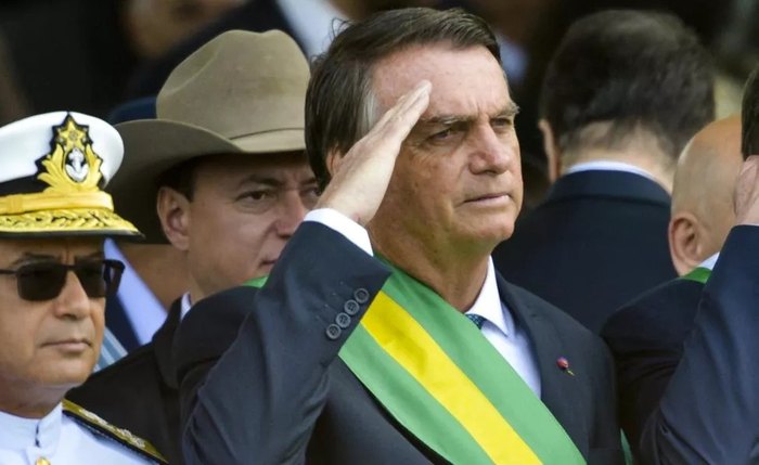 Almirante Almir Garnier Santos com o então presidente Jair Bolsonaro