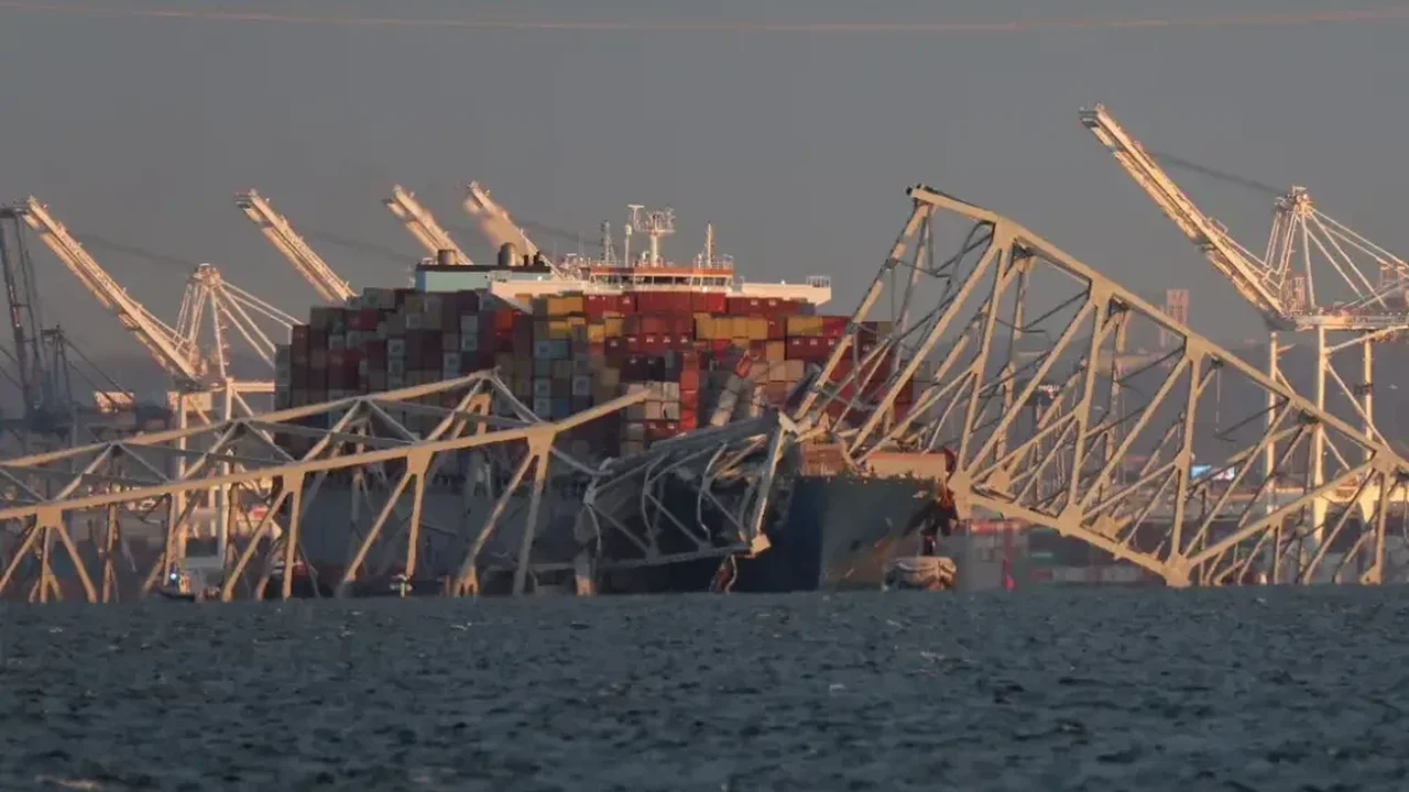 Tripulação de navio que colidiu com ponte nos EUA está presa há mais de um mês na embarcação: 'Onda de ansiedade'