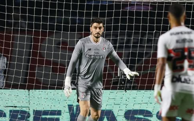 São Paulo vai à CBF cobrar áudio do VAR durante expulsão de Rafael contra Athletico-PR
