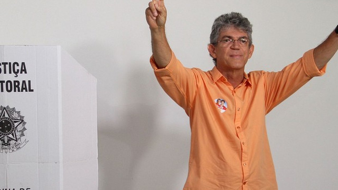 Ricardo Coutinho, do PSB, é reeleito governador da Paraíba