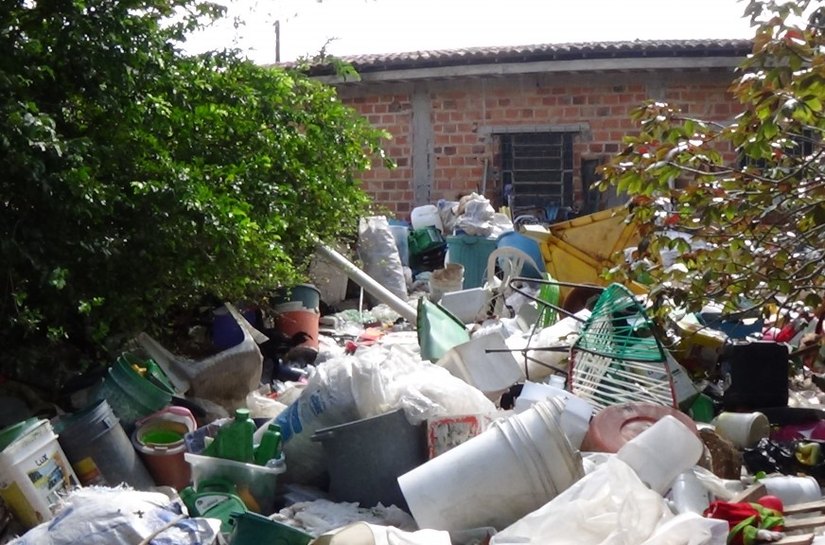 Operação conjunta vai recolher lixo em terreno na Santa Lúcia