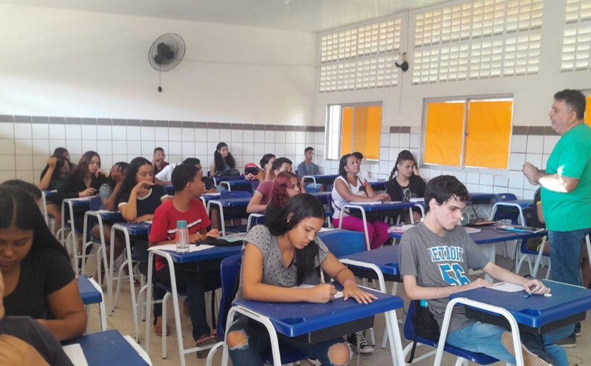 Aulas de reforço mudam a realidade de alunos da Rede Municipal de Maceió