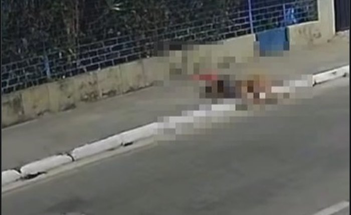 Vítima esfaqueada caiu em via pública no bairro da Ponta Verde, em Maceió