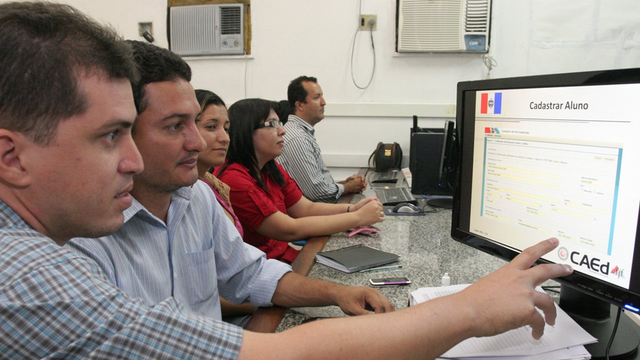 Sistema online de matrícula facilita a vida de pais de alunos e acaba com as filas