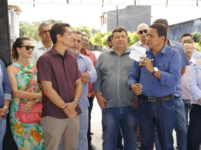 Prefeitura de Palmeira entrega obra de calçamento e drenagem no Juca Sampaio