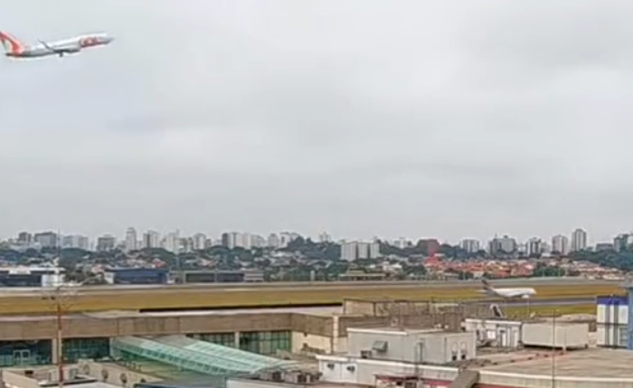 Momento em que o avião da gol se aproxima do solo