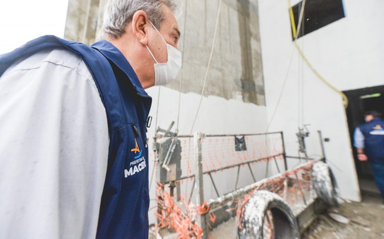 Prefeito em exercício Ronaldo Lessa vistoria obras no Parque da Lagoa, no Vergel