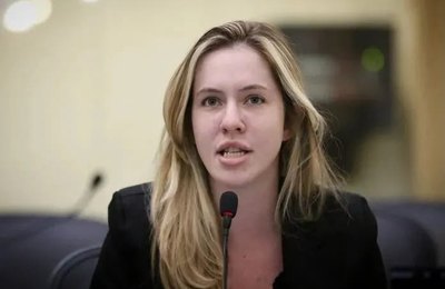 Aprovado PL de Cibele Moura que garante à comunidade escolar autonomia para decidir sobre "progressão parcial" em escolas estaduais