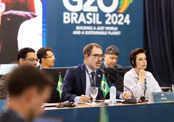 Embaixador dos EUA debate economia digital em Maceió