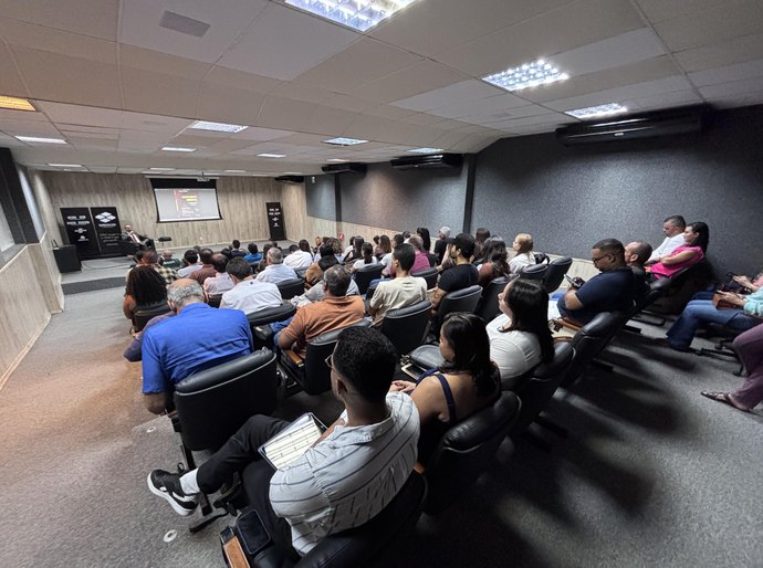 Licenciamento ambiental e preservação da restinga pautam encontro técnico em Alagoas