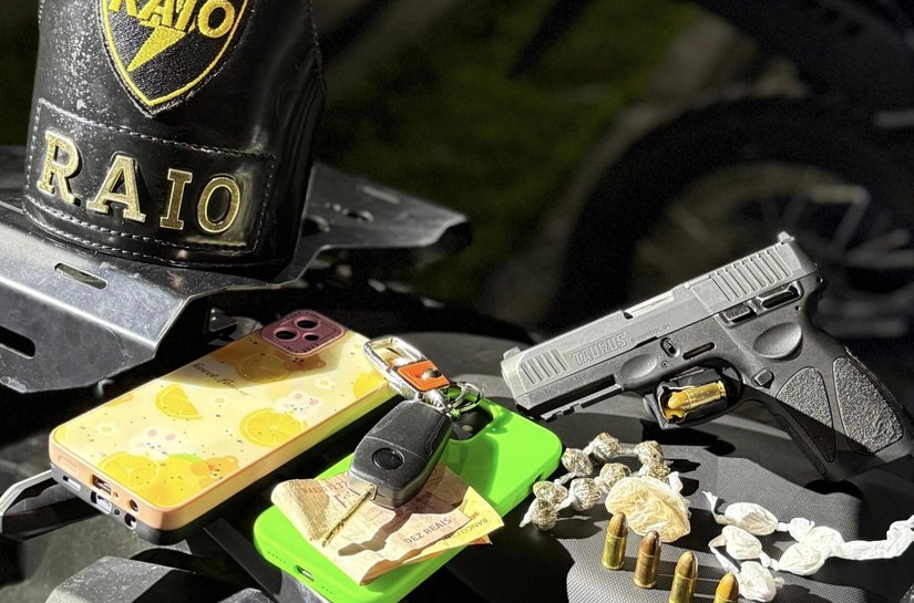 PM apreende arma e 8,6 quilos de drogas em ações de motopatrulhamento em Maceió
