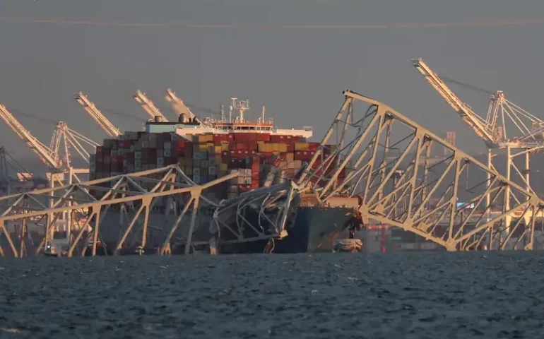 Tripulação de navio que colidiu com ponte nos EUA está presa há mais de um mês na embarcação: 'Onda de ansiedade'