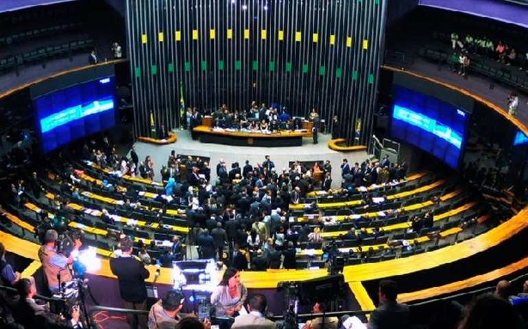 Câmara aprova maior salário ao presidente, vice, deputados, senadores e ministros