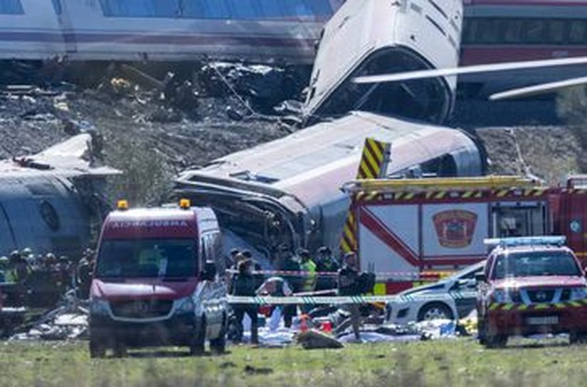 Pelo menos 68 morreram em colisão com trem de alta velocidade na Espanha