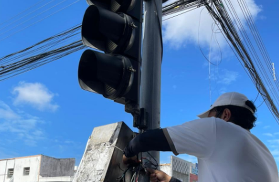 SMTT realiza manutenção em semáforos da capital / Foto: SMTT