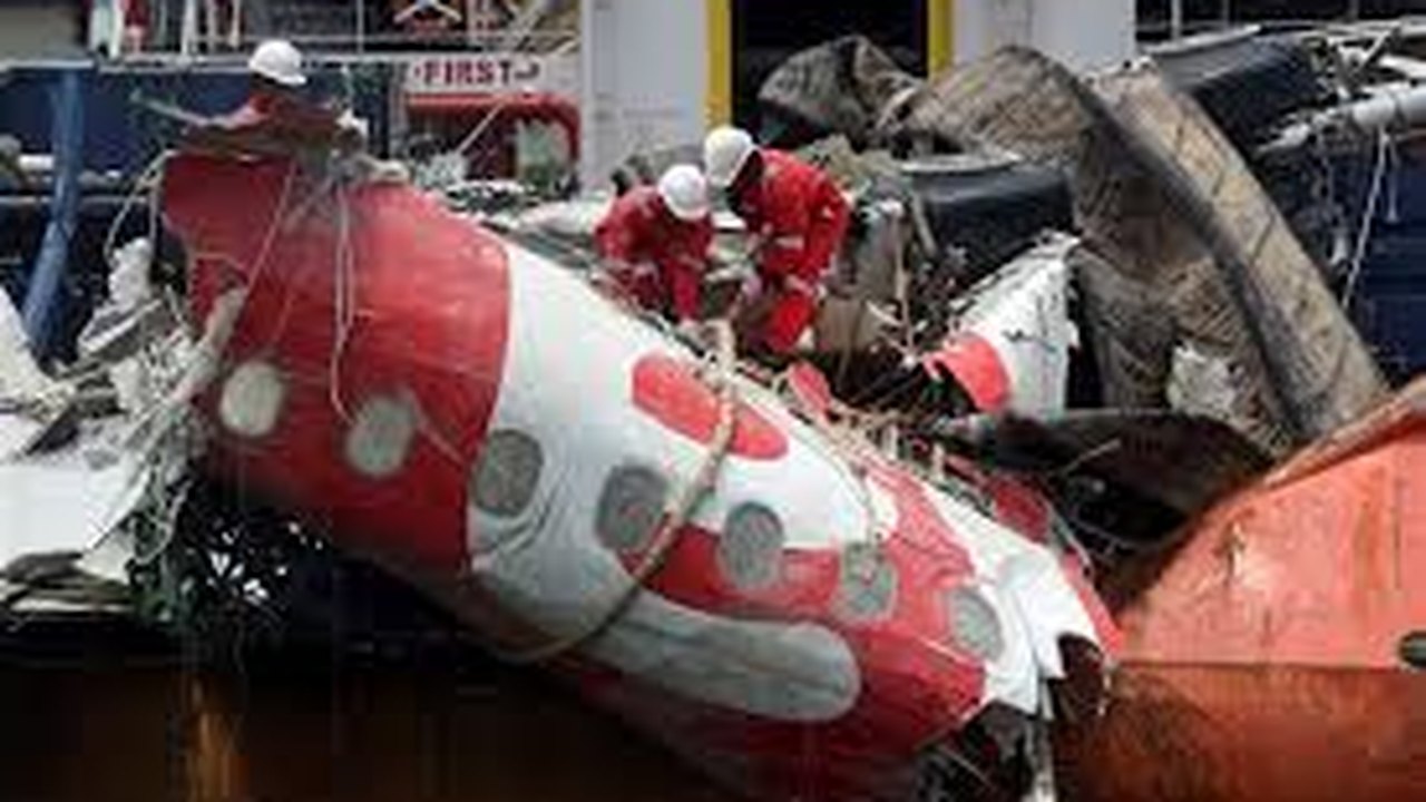 Indonésia encerra buscas pelos 56 desaparecidos no avião da AirAsia