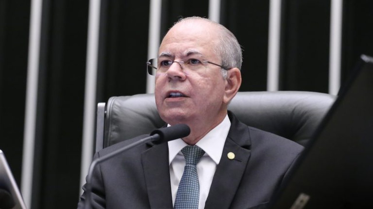 Relator vai apresentar fonte de financiamento para piso nacional de farmacêuticos