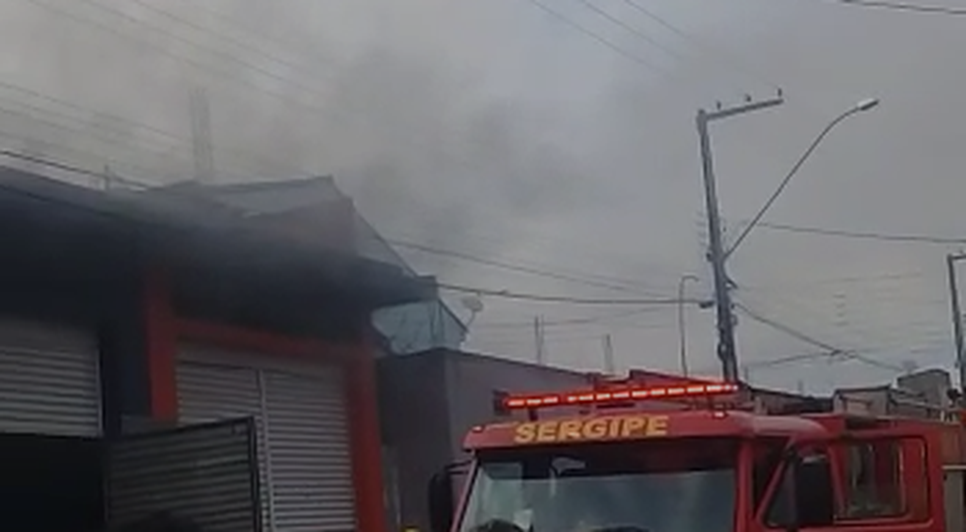 Incêndio atinge depósito de estabelecimento comercial em Aquidabã / Foto: Foto: Reprodução/Portal A8SE