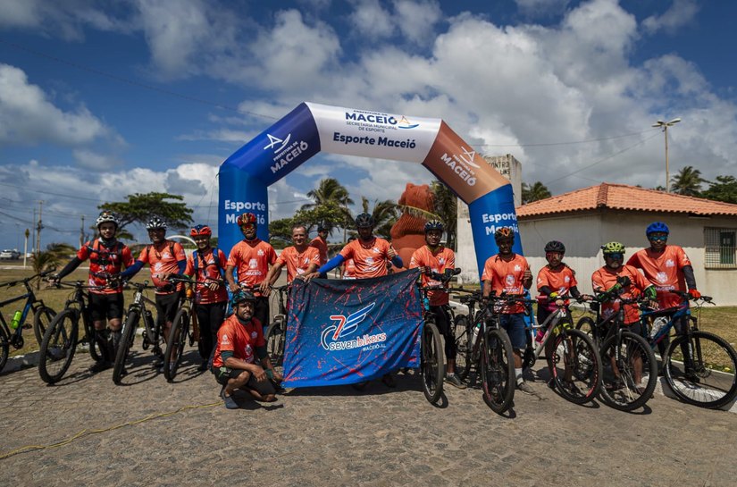 Ciclistas pedalam 13 km em Maceió em alusão ao Dia Mundial Sem Carro