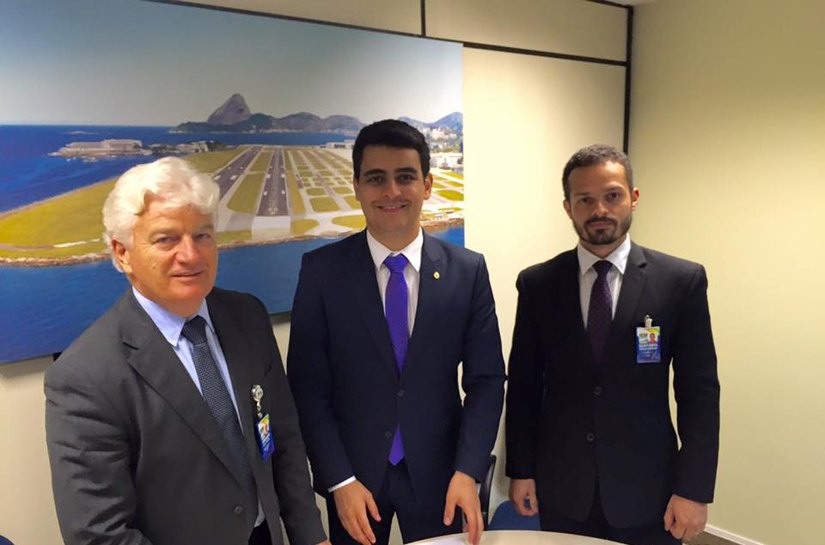 JHC visita Infraero e anuncia conserto de ar do Aeroporto Zumbi dos Palmares