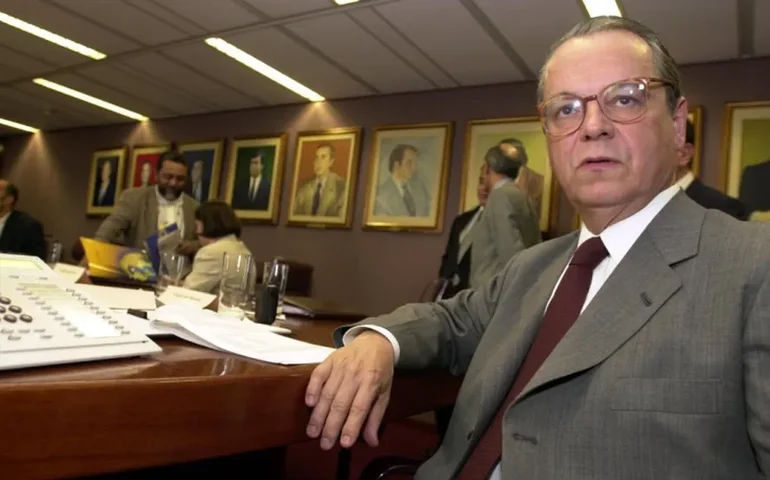 Morre Carlos Alberto Reis, ex-presidente da Bolsa de Valores do Rio 