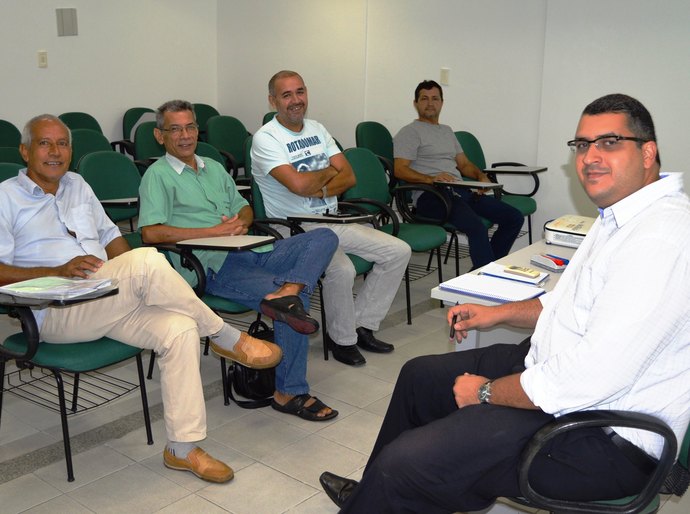 Transportadores escolares formam cooperativa