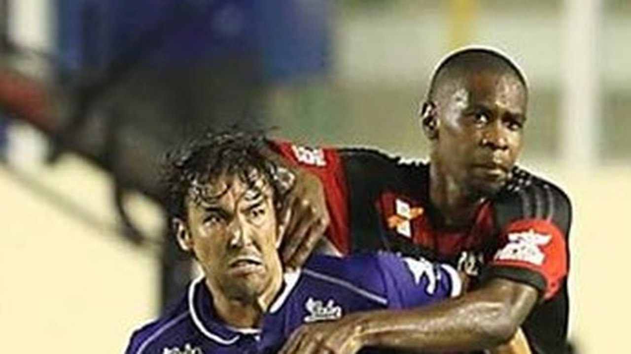 Após anunciar Leandro Kível, Altos vê negociação ruir e desiste do atacante
