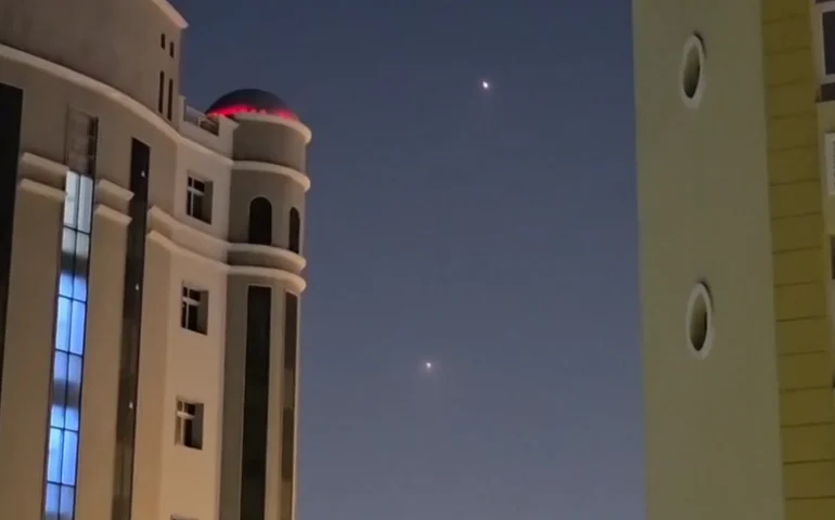 Mais interceptações vistas acima da capital do Catar, enquanto o Irã retalia os ataques EUA-Israel