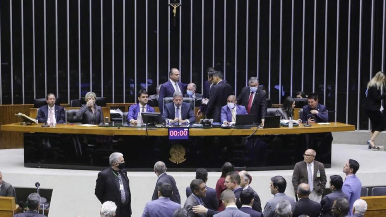 Fundo eleitoral e orçamento secreto minam movimentos de renovação do Congresso