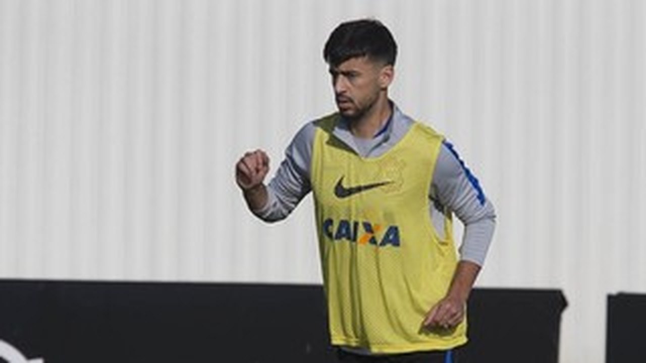 Com chance no colo, Camacho quer dar ritmo ao Corinthians no Brasileiro