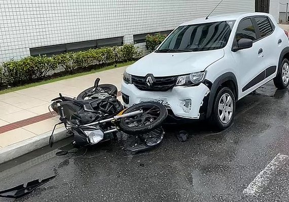 Motociclista morre em acidente a caminho do trabalho na Ponta Verde