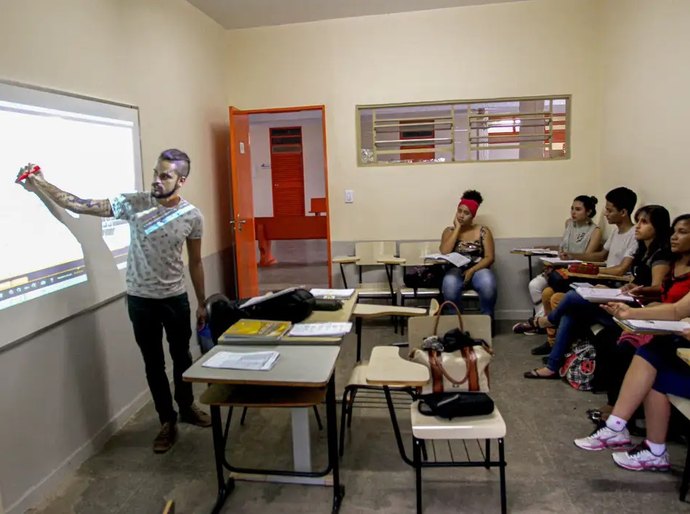 Pé-de-meia: nascidos em março e abril recebem hoje incentivo matrícula