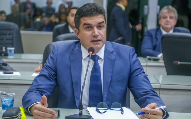 Rui Palmeira denuncia que aplicação do Banco Master foi feita com consultoria investigada pela PF