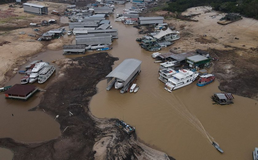 Rio Negro alcança a segunda maior seca histórica em 120 anos