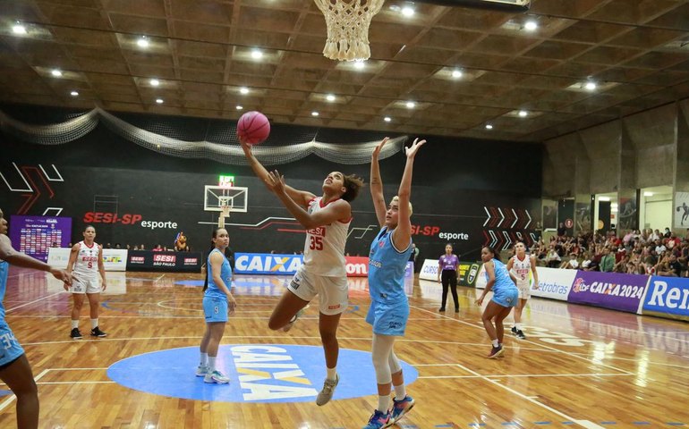 Sesi Araraquara vence lanterna e abre vantagem na liderança da LBF