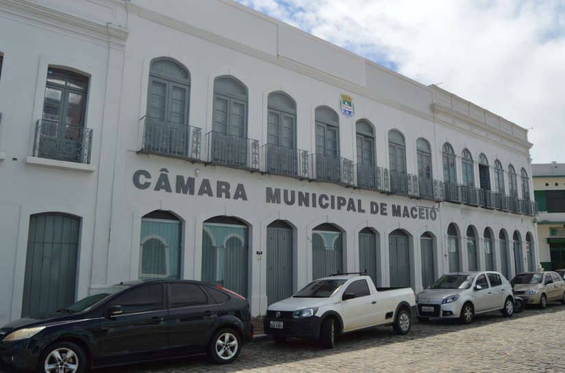 Câmara divulga nota de esclarecimento sobre servidor preso por estupro