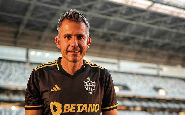 Diretor do Atlético-MG admite erros e 'alívio' após escapar de rebaixamento