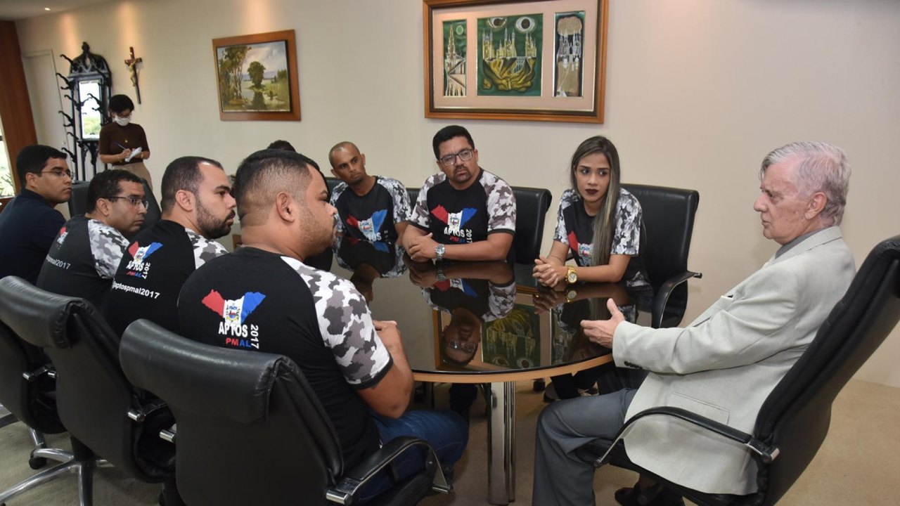 Candidatos aprovados no concurso da PMAL de 2017 são recebidos por Klever Loureiro
