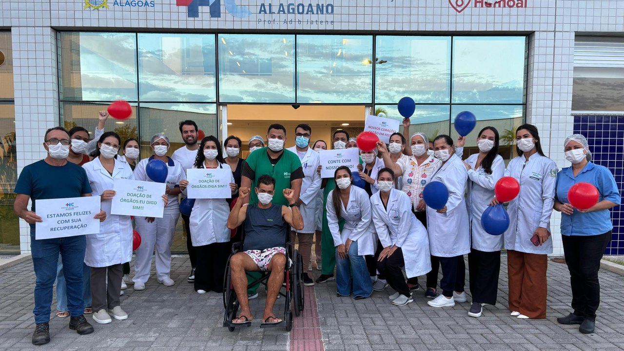 Primeiro transplantado hepático da rede estadual recebe alta do Hospital do Coração Alagoano