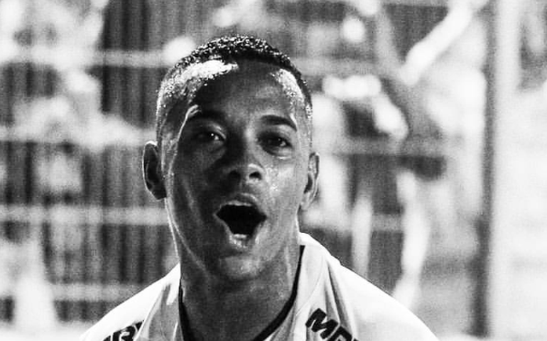 Mulher de Robinho o defende em caso de estupro: 'Há 8 meses pagando por algo que não aconteceu'