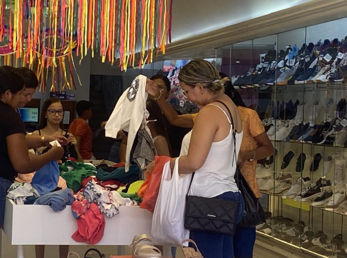 Prévias carnavalescas movimentam comércio em Palmeira dos Índios